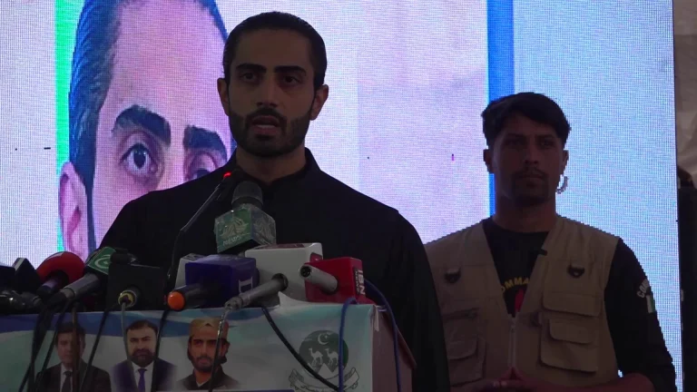 کوئٹہ میں میونسپل کمیٹیوں کو مشینری دینے کی تقریب میں خطاب کرتے ہوئے صوبائی مشیر بلدیات نوبزادہ محمد امیر حمزہ زہری