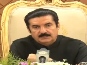 خیبرپختونخوا گورنر فیصل کریم کنڈی سکیورٹی اجلاس کی صدارت کرتے ہوئے