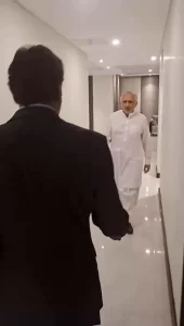 اسپیکر قومی اسمبلی سردار ایاز صادق بیرسٹر ظفراللہ خان کے گھر پر تعزیت کرتے ہوئے