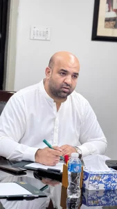 رانا سکندر حیات دانش سکول اتھارٹی سے ملاقات میں گفتگو کرتے ہوئے