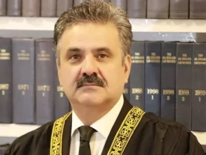 چیف جسٹس یحییٰ افریدی سپریم کورٹ میں وکلاء کے ساتھ ملاقات کے دوران