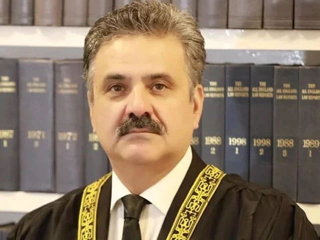چیف جسٹس یحییٰ افریدی سپریم کورٹ میں وکلاء کے ساتھ ملاقات کے دوران
