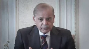 وزیراعظم شہباز شریف تقریر کرتے ہوئے