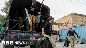مولانا فضل الرحمان پریس کانفرنس میں بی بی سی کے حوالے سے بیان کرتے ہوئے