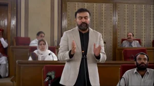 میر سرفراز بگٹی اسمبلی میں خطاب کرتے ہوئے