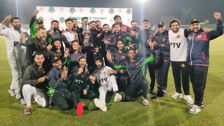 پریزیڈنٹس ٹرافی میچ کے لیے شیخوپورہ اور لاہور میں کھیلتے ہوئے ٹیموں کا اسٹیڈیم منظر