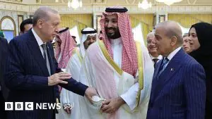 پارلیمان میں معاہدہ جمع کروانے کی خبر سرخی کے ساتھ