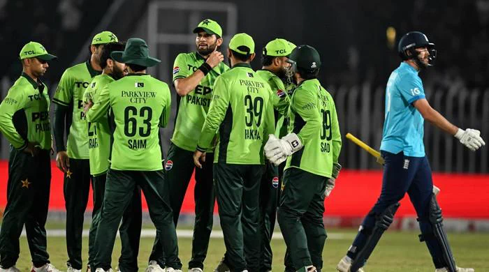 پاکستان کرکٹ ٹیم کی جیت کے بعد جشن منانے کی تصویر، آئی سی سی ون ڈے رینکنگ کا ذکر