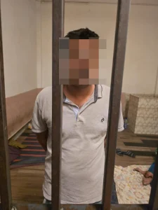 لاہور پولیس کی گاڑی اور گرفتار ملزم