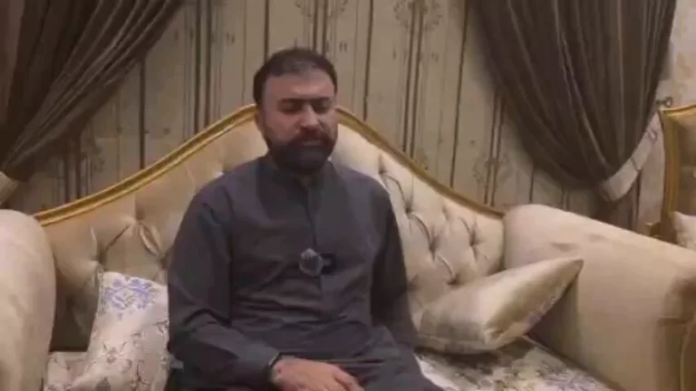 وزیرِ اعلیٰ بلوچستان میر سرفراز بگٹی میڈیا سے گفتگو کرتے ہوئے