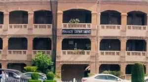 خیبر پختونخوا حکومت کے دفاتر اور مالیاتی کاغذات کی نمائندہ تصویر