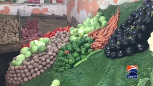 پشاور کی مارکیٹ میں اشیائے خوردونوش اور ایل پی جی کے سلنڈرز