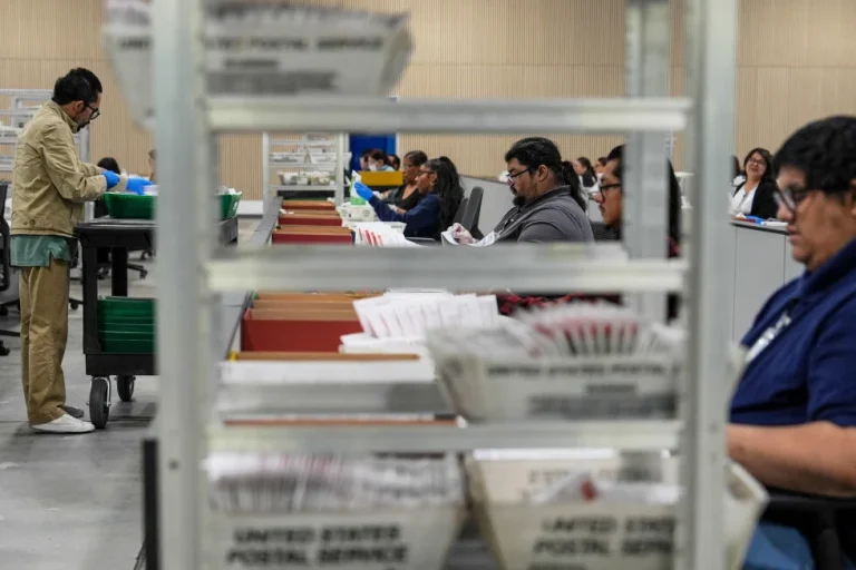 عدالت کے کمرے میں فائل کیا گیا مقدمہ، کیلی فورنیا بیلٹس سے متعلق