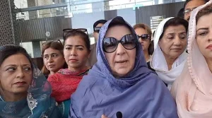 نورین نیازی کو جیل سے اسپتال منتقل کرتے ہوئے