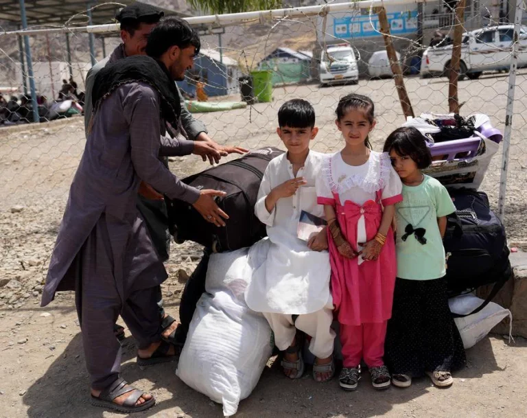 تورخم سرحدی گذرگاہ کے نزدیک جھڑپوں سے متاثرہ علاقے کا انتظامی منظر