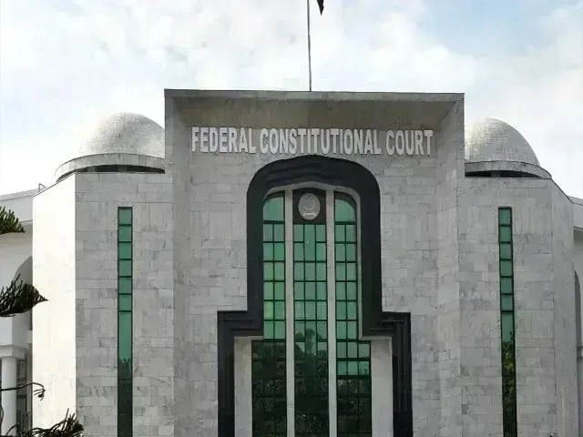 فیڈرل کنسٹیٹوشنل کورٹ کی عمارت؛ عدالتی فیصلہ جاری کرنے کا منظر