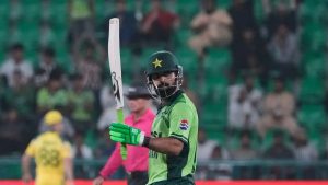 شاداب خان میچ کے دوران سر پر چوٹ لگنے کے بعد فائنل سے باہر قرار پائے