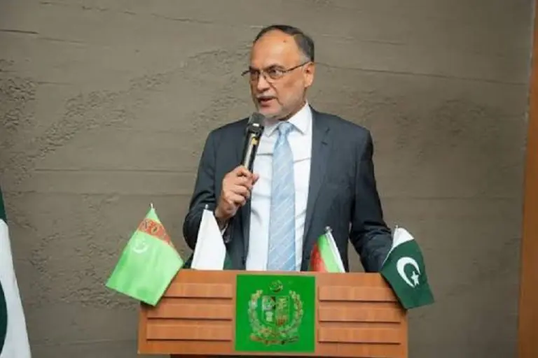 بھارت نے ہماری معاشی مشکلات کو دفاعی کمزوری سمجھنے میں غلطی کی، احسن اقبال | لمحہ نیوز